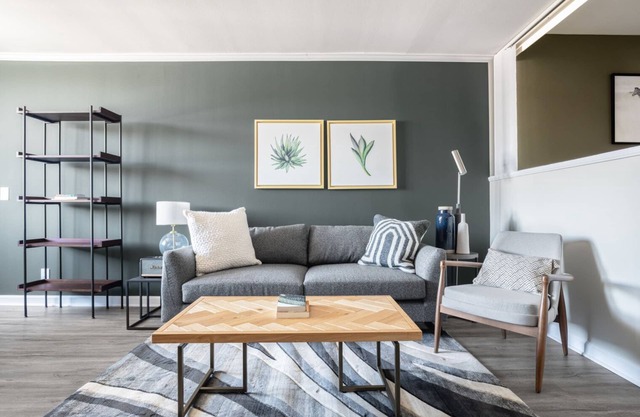 Airy Brentwood Studio w/Pool, near UCLA & Whole Foods, by Blueground