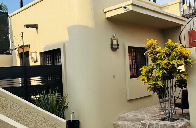 Ajijic Modern 1 Bedroom Home -Walk To Everything -Patio -Gym -Pickleball Court