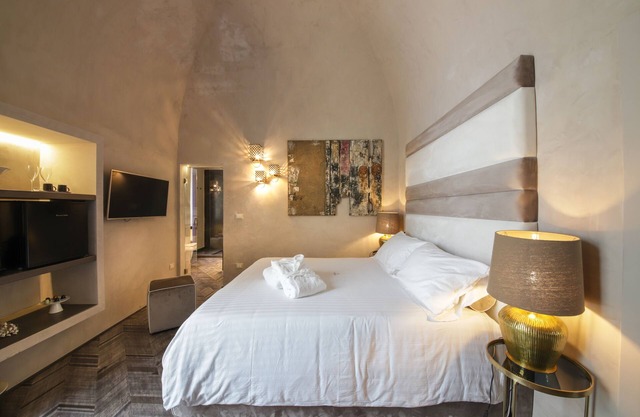 Al Console Luxury Suite 102