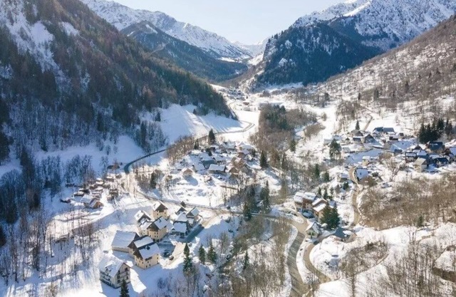 Alpine Adventures Await: 2 Cozy Apartments with Activities for All Seasons