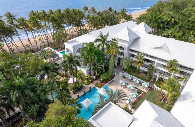 Alamanda - Suite 43 Beachfront Accomodation| Pools, Hot Tub & Beachside Bliss