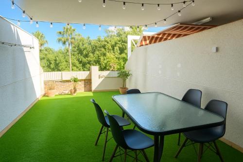 Alhambra Tropical - Terraza, WiFi y Playa a 8 min