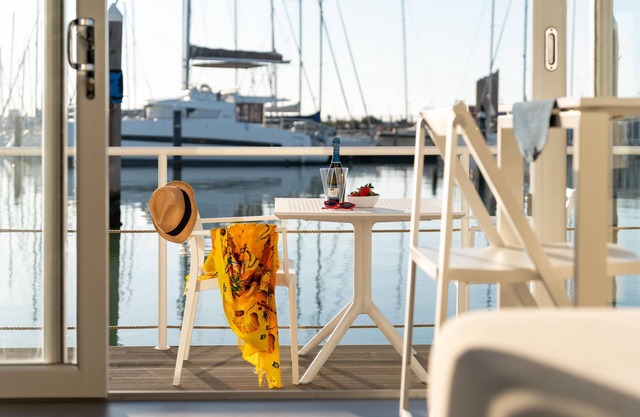 Alisea 3 - Nomastay House Boats