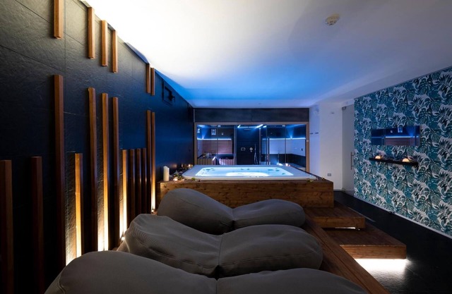 Alkamuri Posh Hotel Spa 109 Suite Superior