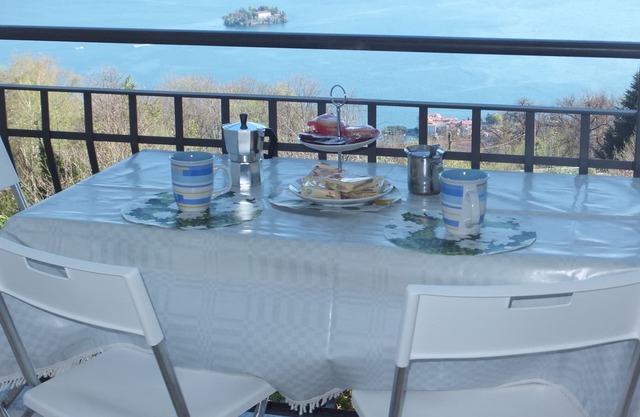 ALL COMFORTS IN AN ANGLE OF PARADISE ON LAKE MAGGIORE