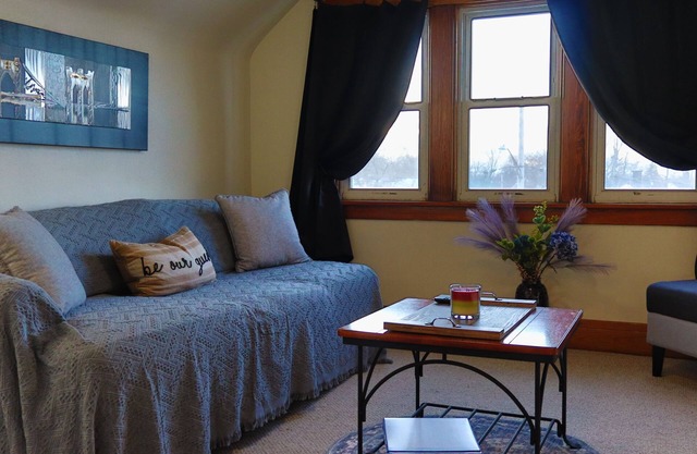 All Inclusive! Clean, Comfortable & Fully Furnished Apartment for Travelers Un.3