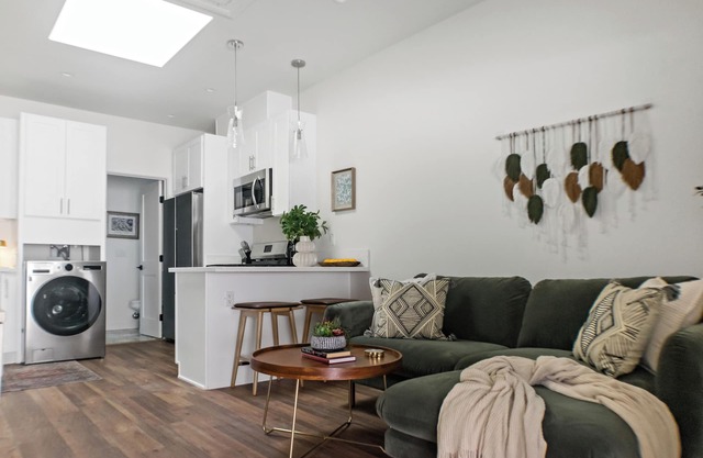 All New Apt Mins Beach, Downtown & Convention Ctr