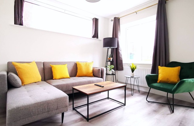ALL NEW Stylish Townhouse 5 Mins To Manchester City Centre