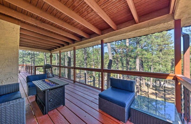 All-Season Alto Getaway with Fire Pit and Deck!
