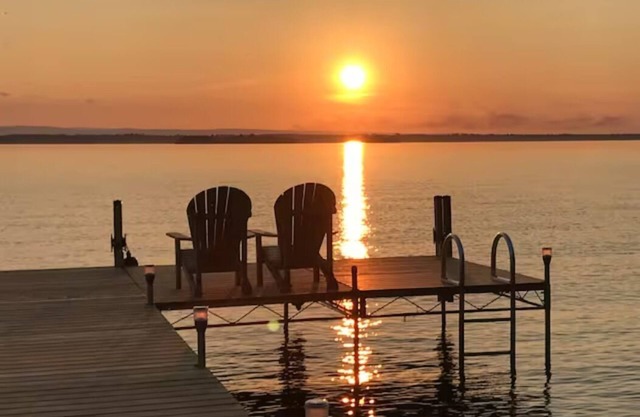 All Season House on Lake Champlain-100 yards of waterfront-Endless to Explore