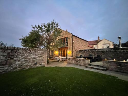 Alma House - Coastal Haven Seahouses Retreat