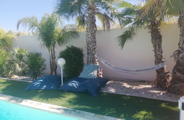 Almanarre beach house 1