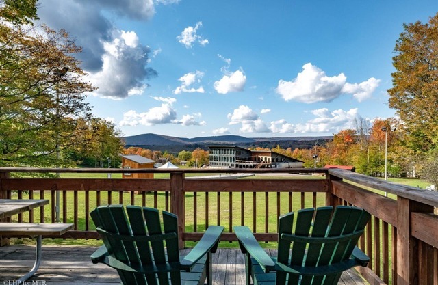 Almost Aspen - 39 Trails End Court Almost Aspen - Hot Tub, Pool Table, Gas Fireplace, Garage