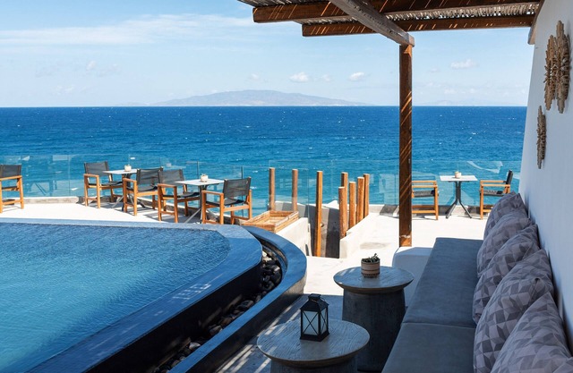 Almyra Oia Suites