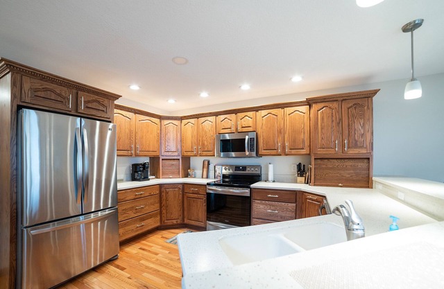 Along The Bayshore: Houghton lakefront renovated home!