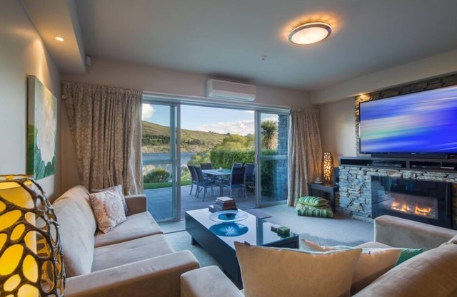 Alpine Village Lakefront Apartment