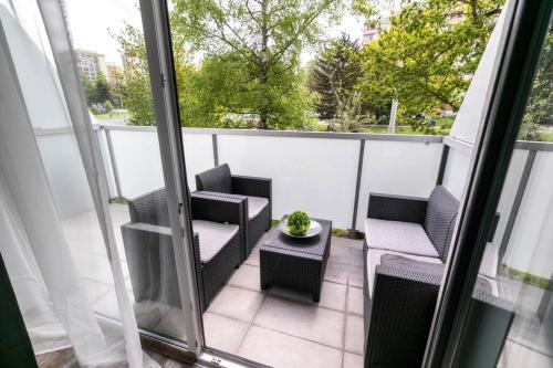 ALURE RESIDENCES 1 & 24h self check-in, free parking in front of the apartment building, new building, terrace, cafe with breakfast in the apartment building, next to the aqua park