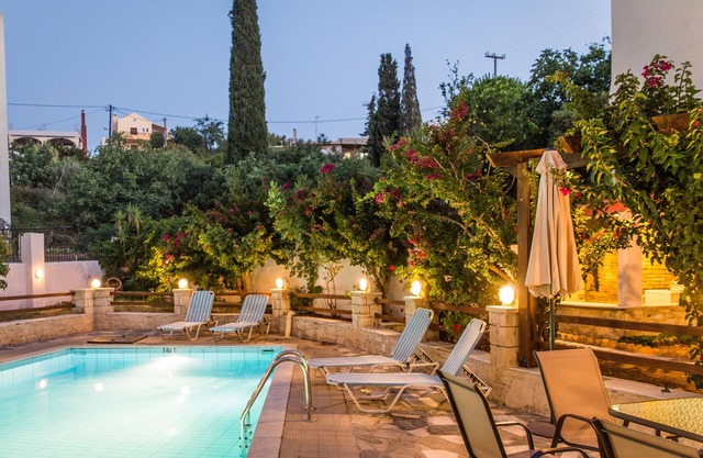 Amarandos Rethimno's villa : perfect accommodation for up to 20 guests!