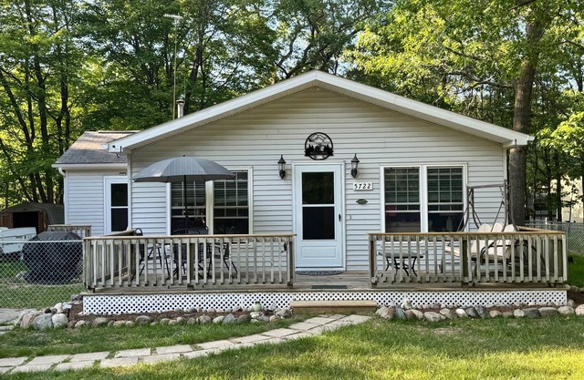Amazing 2 bedroom house 0.25 miles from the beach