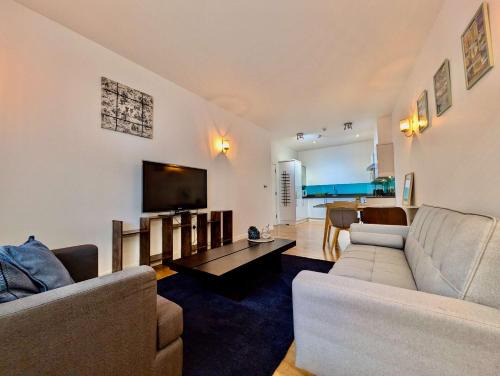 Amazing 2BR Flat Near Tower Bridge