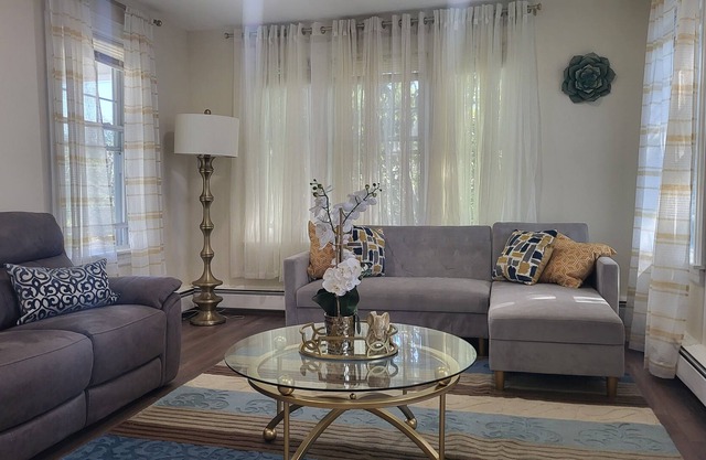 Amazing 2nd Floor 3-Bedroom with Modern Amenities