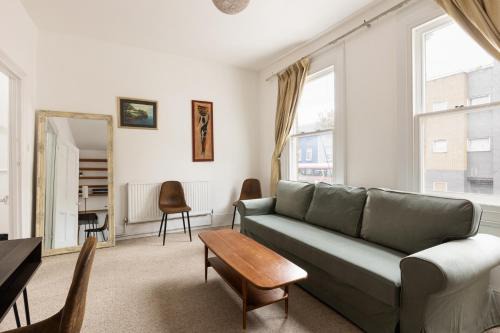 Amazing 3-Floor 2BR Flat 8min Lewisham Stn