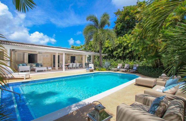 Amazing 4-bed Villa with Pool 5 mins from Beach - Palm Grove 1