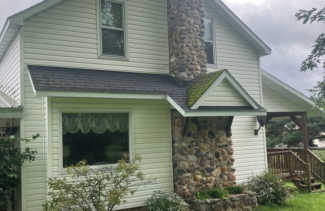 Amazing 6-bedroom house near Iron River