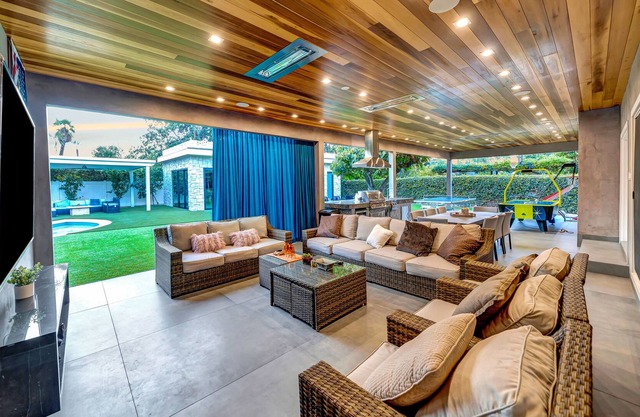 Amazing 6BR w/Pool, Spa, BBQ, Home Theater, Guest Suite & Gym!