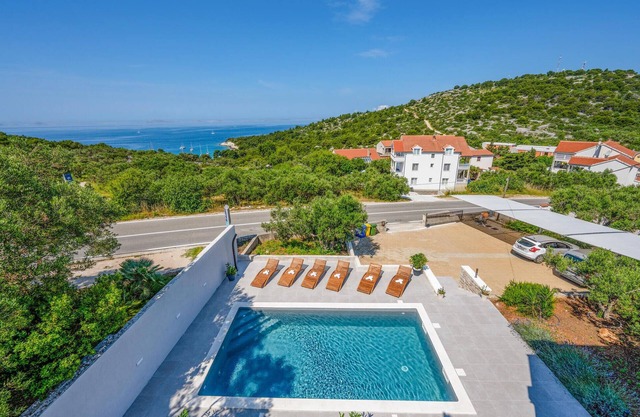 Amazing apartment in Murter with WiFi