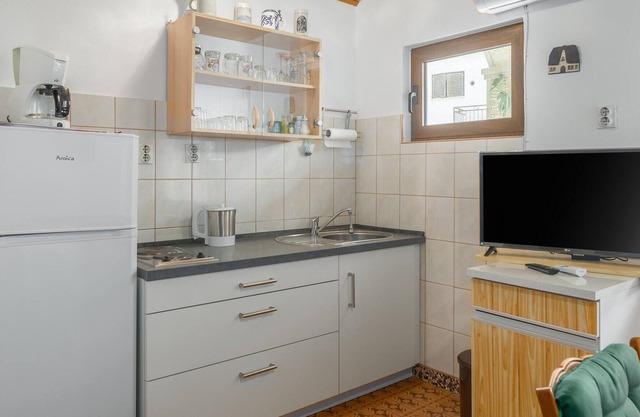 Amazing Apartment in Porec With Wifi and 2 Bedrooms