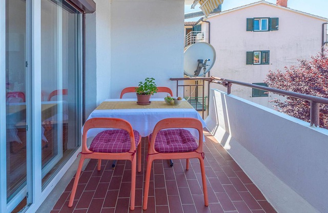 Amazing Apartment in Porec With Wifi and 2 Bedrooms