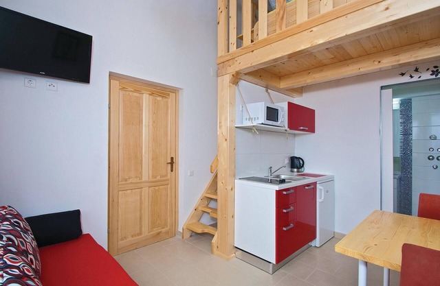 Amazing apartment in Pula with kitchen