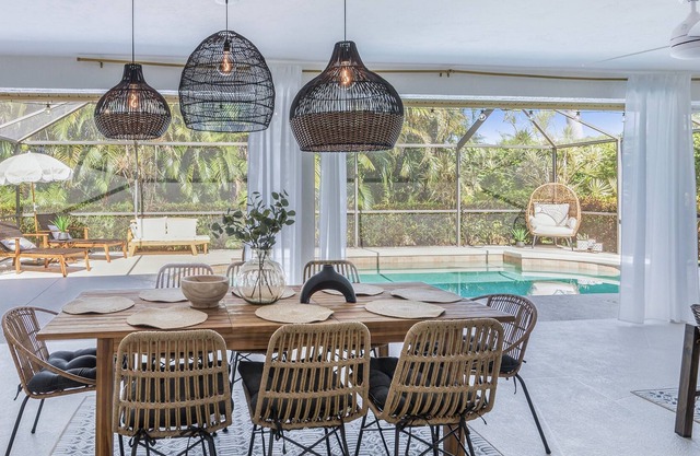 Amazing Bali inspired Naples Tropical Retreat-Lely Country Club