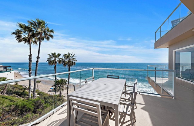 Amazing Beach Front Spacious 5-bedroom house in beautiful Laguna Beach