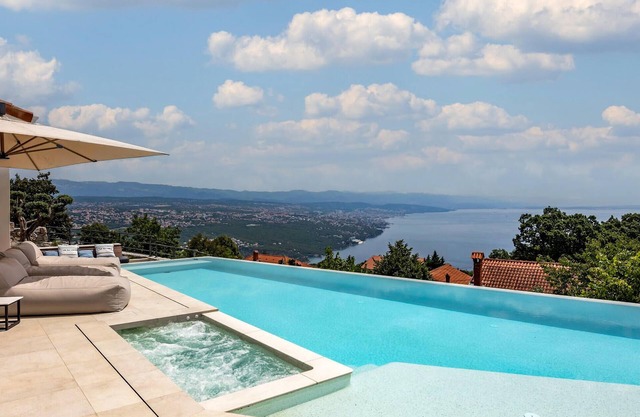 Amazing home in Bregi with sauna