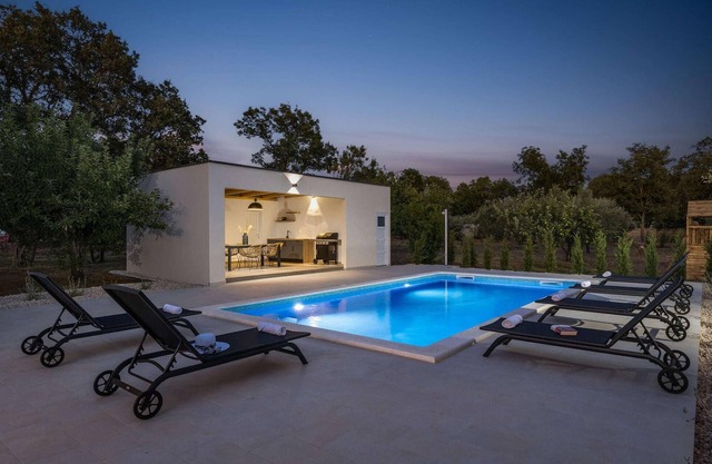 Amazing home in Brisevo