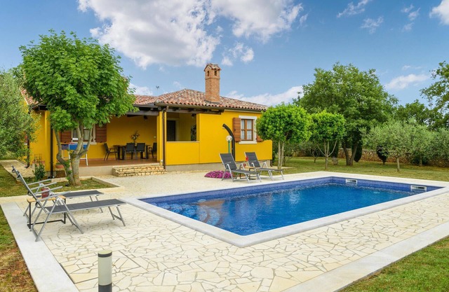 Amazing home in Cokuni with WiFi