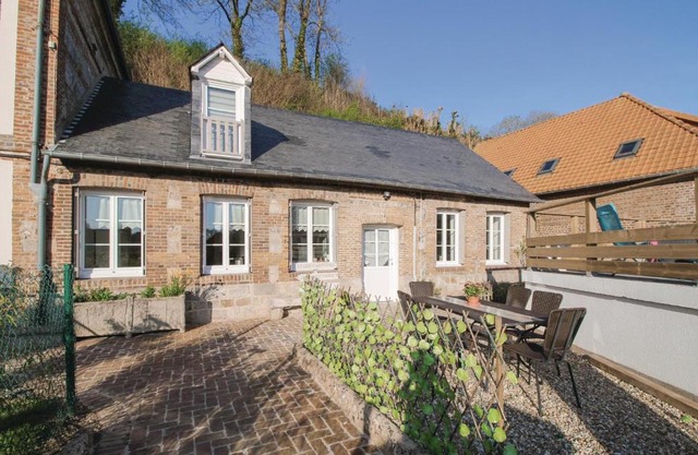 Amazing Home In Fontaine Le Dun