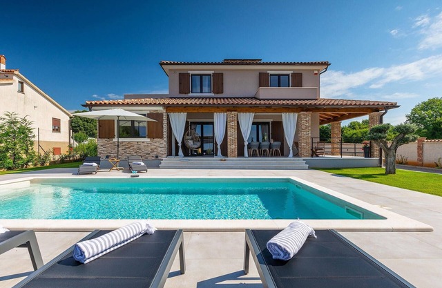 Amazing home in Galizana with sauna