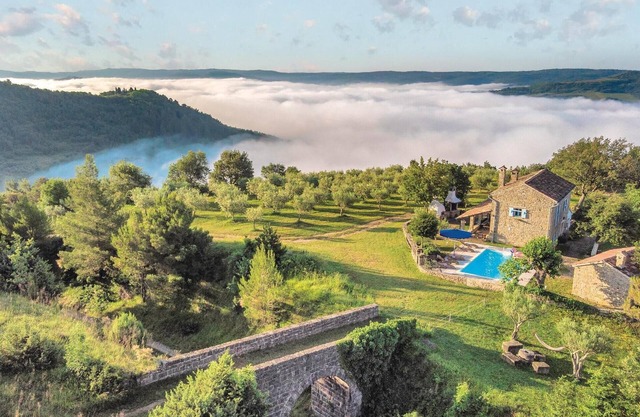 Amazing home in Groznjan with WiFi