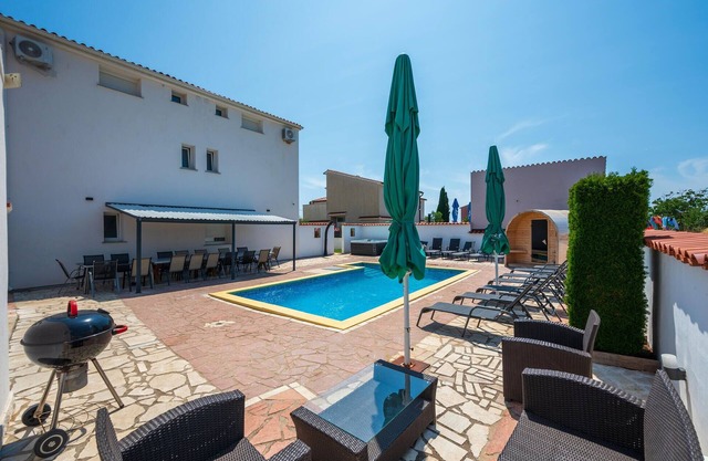 Amazing home in Valtursko Polje