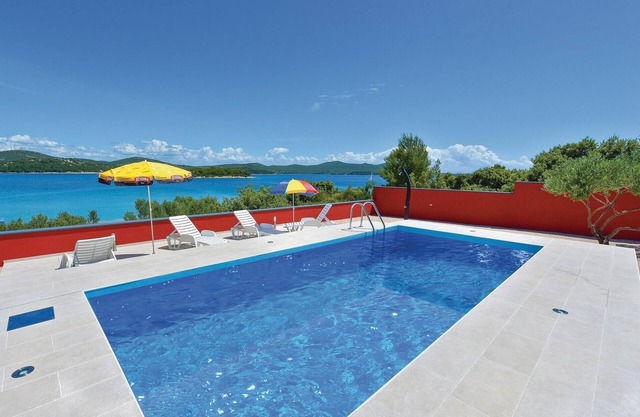 Amazing home in Jezera with WiFi