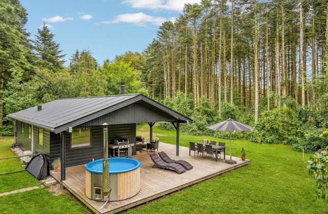 Amazing home in Løkken with kitchen