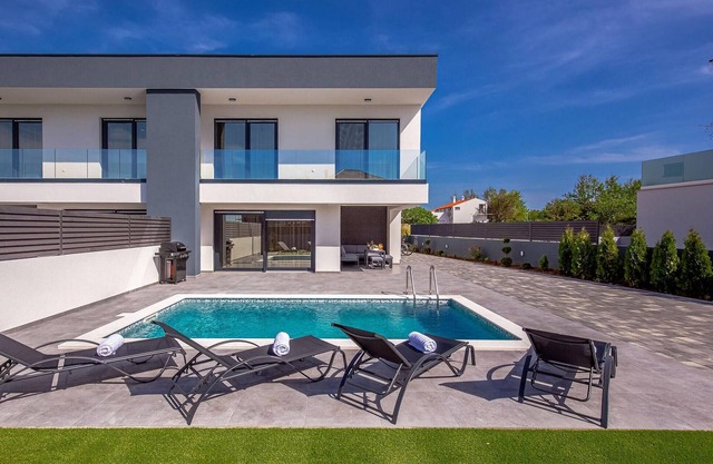 Amazing home in Nin with sauna