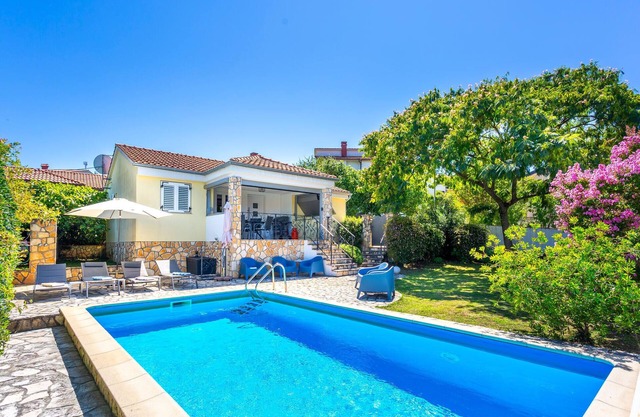 Amazing home in Njivice with kitchen