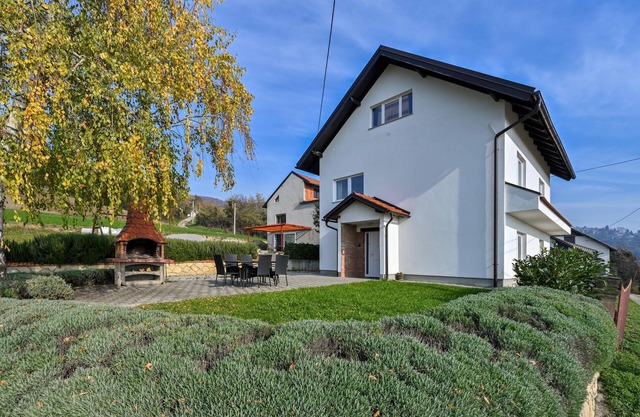 Amazing home in Petrova Gora with sauna