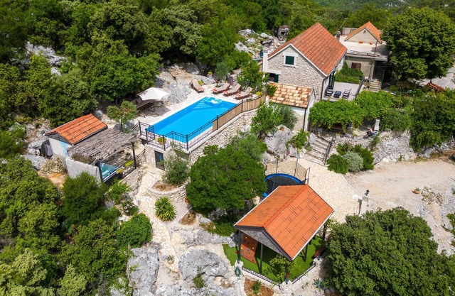 Amazing home in Ploce with sauna