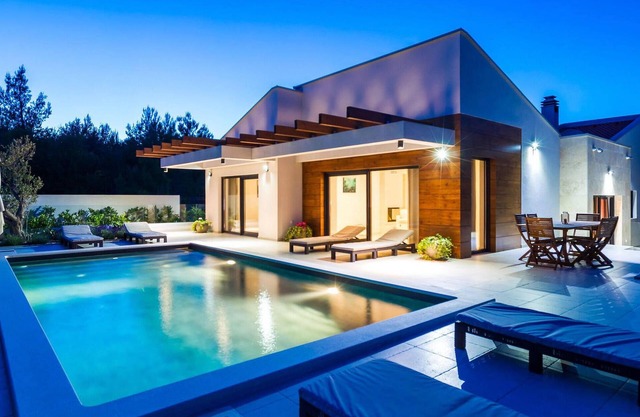 Amazing home in Pridraga