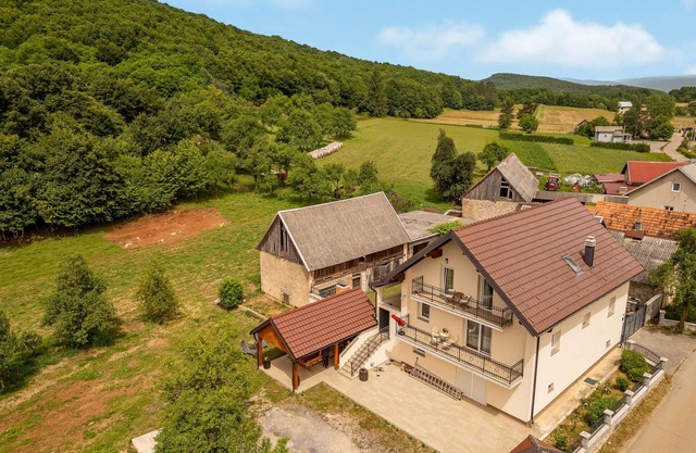 Amazing home in Prozor with kitchen